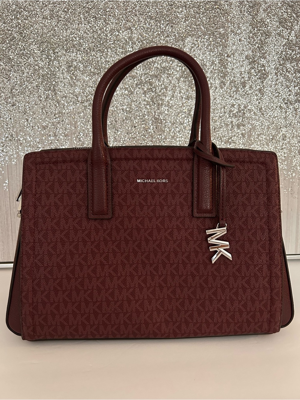 NWT MICHAEL KORS signature logo Leila medium size crossbody.